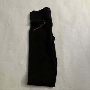 ZARA BASIC Women’s Medium Leggings w/ zipper pockets and zipper ankle cuffs